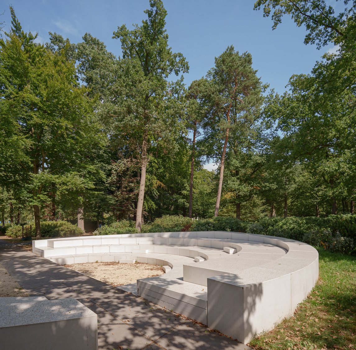 1059 Amphitheater RU N3 medium