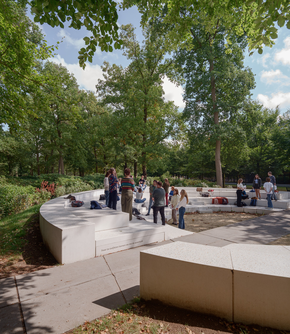 1059 Amphitheater RU N7 medium