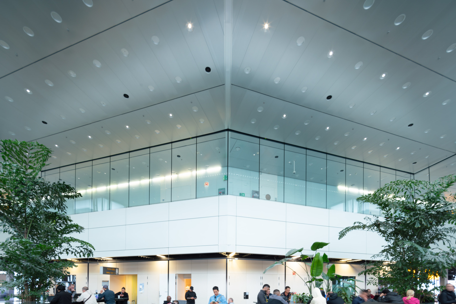 027 300 One XS Schiphol N30 websitenew