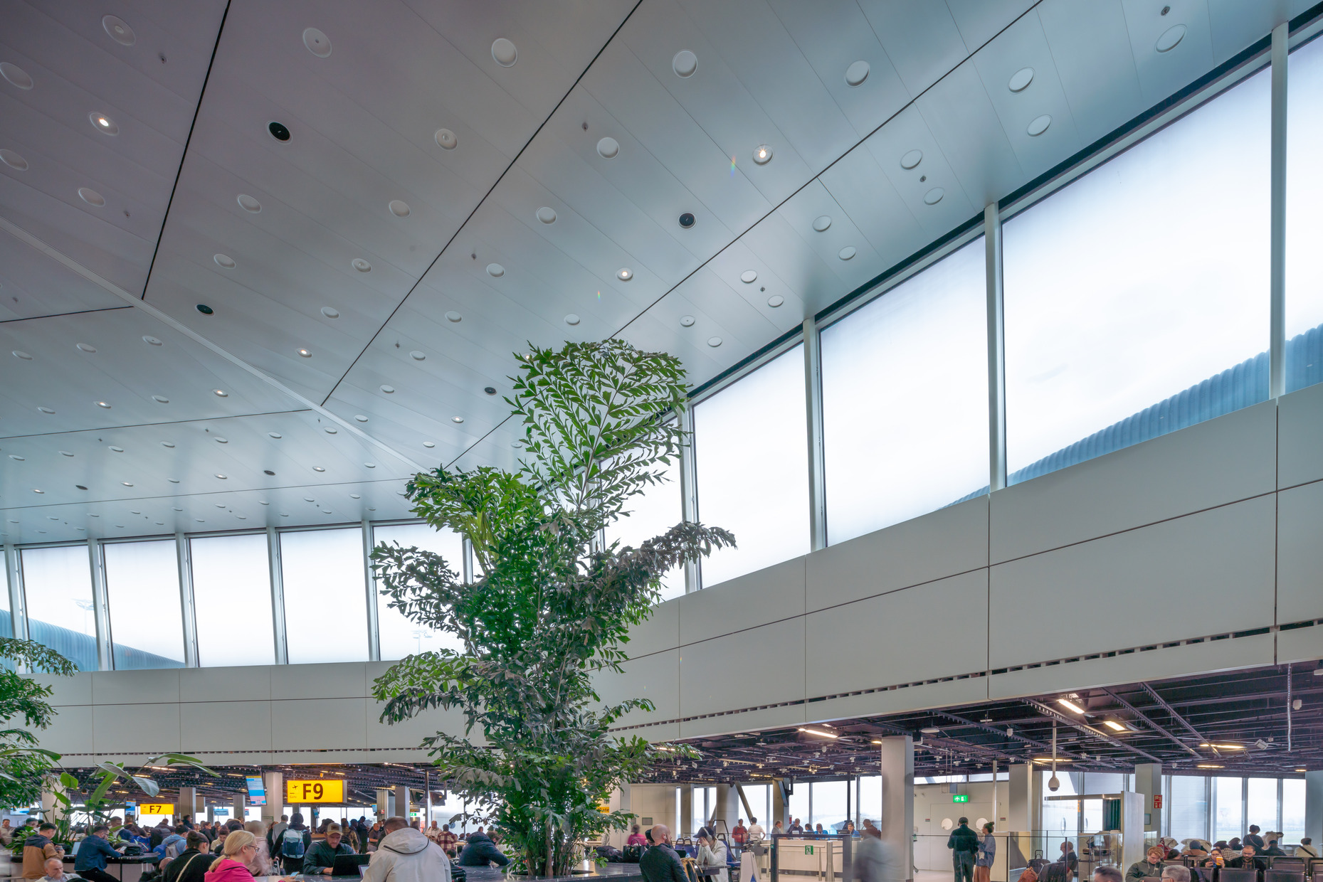 027 300 One XS Schiphol N32 websitenew