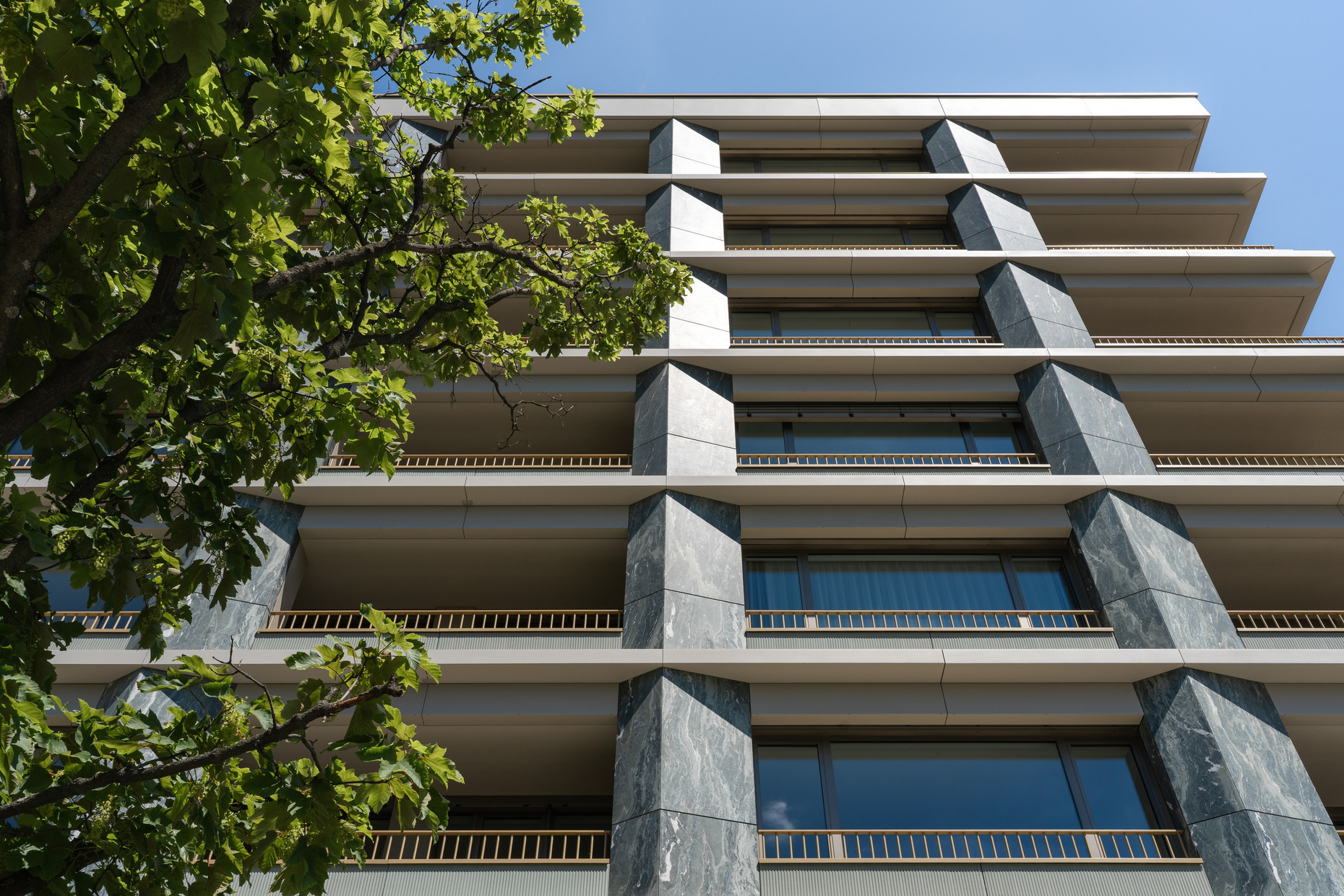 12 BCA Florian Residence Alto Real Estate webres